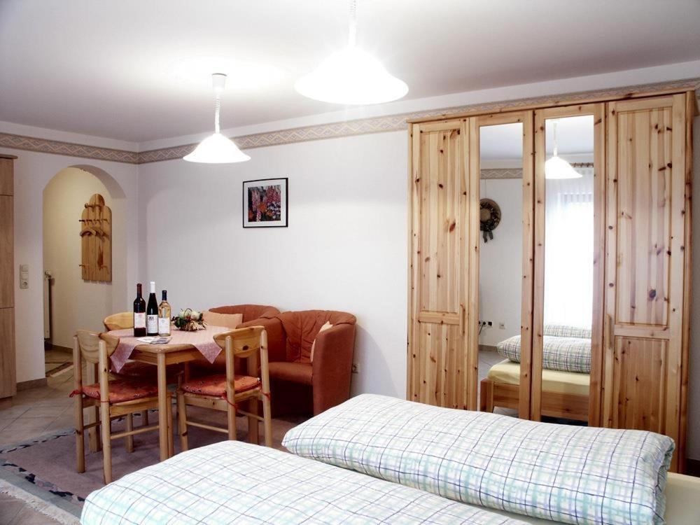 Weingut-ferienwohnungen Lorenz Appartement Oberemmel